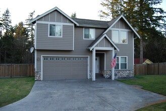 Building Photo - Spacious Two-Story in Port Orchard