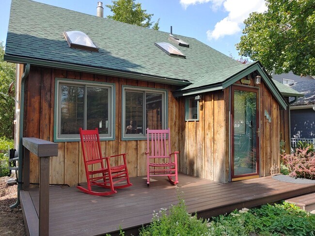 Building Photo - Fully Furnished Executive Sander's Beach Rental