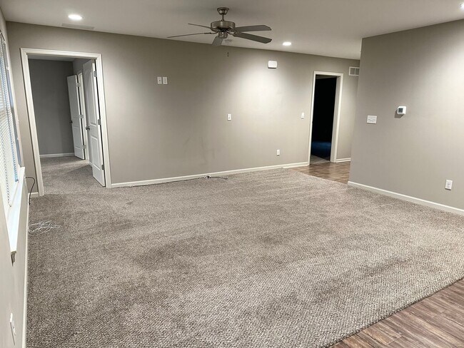 Building Photo - Single Level 2 Bed | 2 Bath | 2 Car Garage Attached Villa in Blue Springs