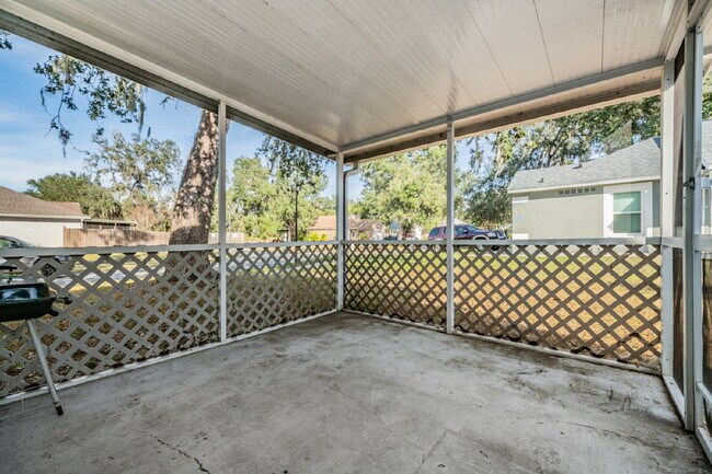 Building Photo - 6724 Summer Haven Dr