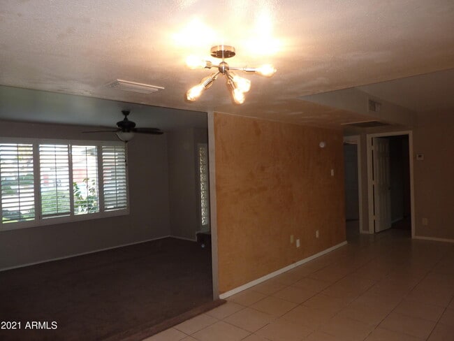 Building Photo - 607 E Diamond Dr