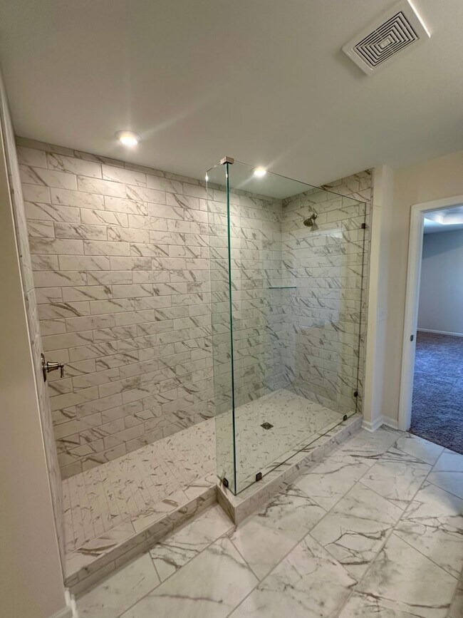 Building Photo - Beautiful 3BR/2.5BA Townhouse in Odell Corners