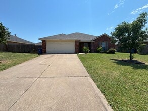 Building Photo - 4 BR/2BA | Updated Single Family Home | 2-Car Garage Parking | Fenced backyard