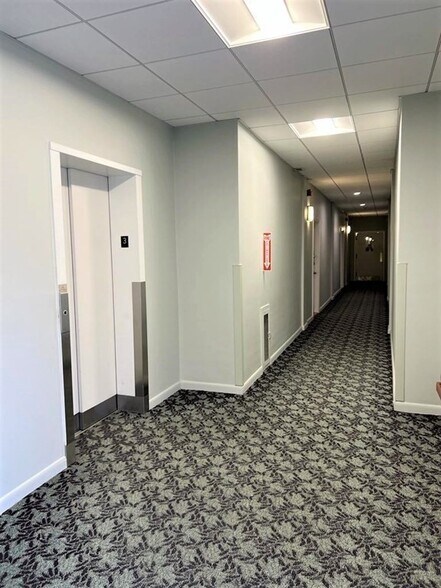 Building Photo - 57 Broadlawn Park
