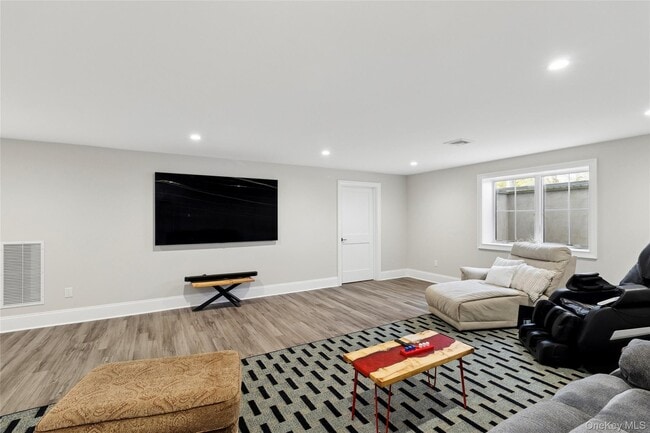 Building Photo - 47 Old Riverhead Rd