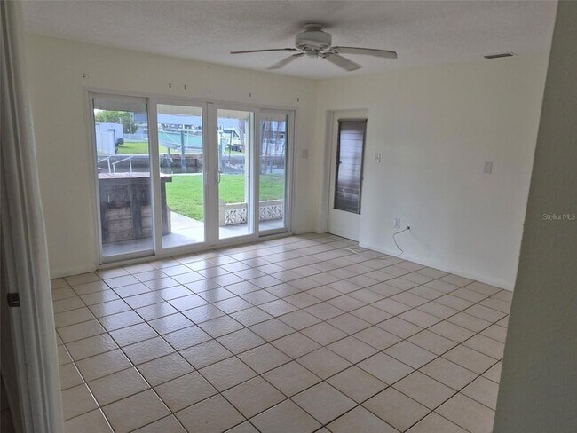 Building Photo - 13934 Sommers Ave