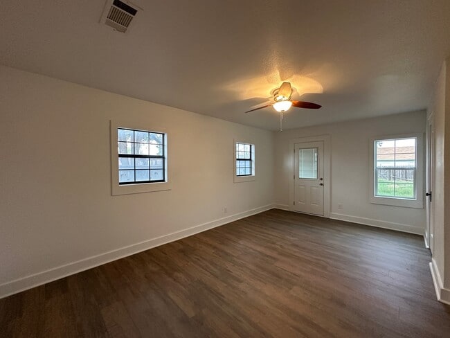 Building Photo - 1900 College Ave