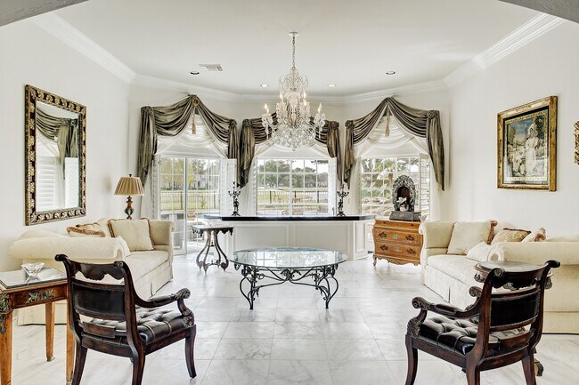 Building Photo - 13703 Lakeshore Way Cove