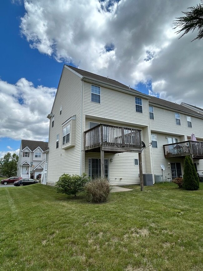 Building Photo - COMING SOON! Townhouse in Dover
