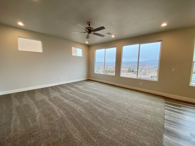 Building Photo - 438 N Stone Mountain Dr