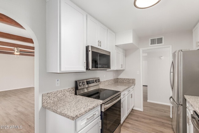 Building Photo - 9033 N 15th Dr