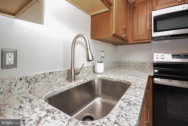 Building Photo - 8853 Teakwood Ct