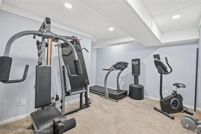 Building Photo - 6103 Park Lake Rd