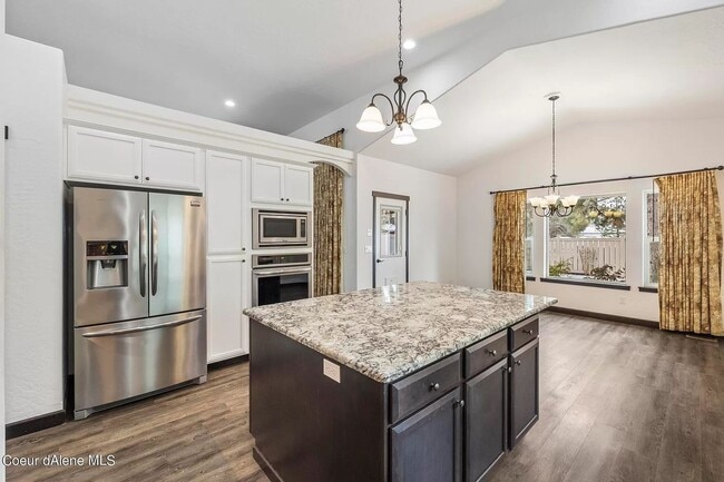 Building Photo - Luxurious Single-Level Rancher in Post Falls
