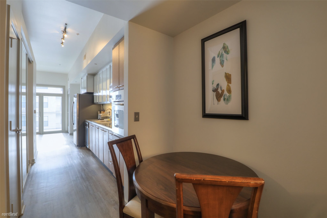 Building Photo - 320 11th Ave S