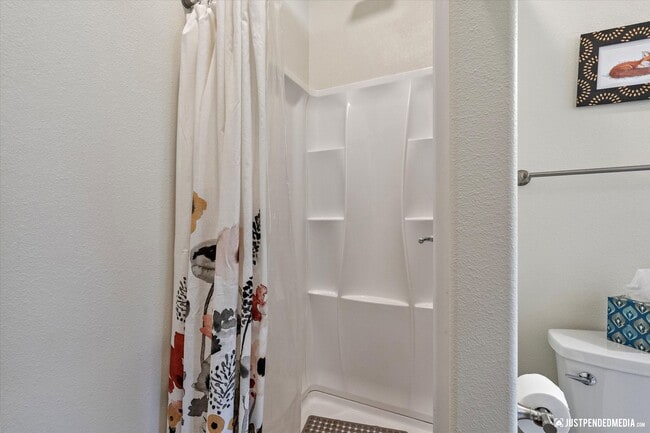 Building Photo - Cute 1 bedroom + 1 Bathroom w/ office - UT...