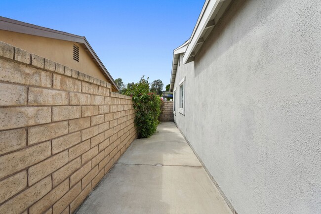 Building Photo - 27480 Cherry Creek Dr