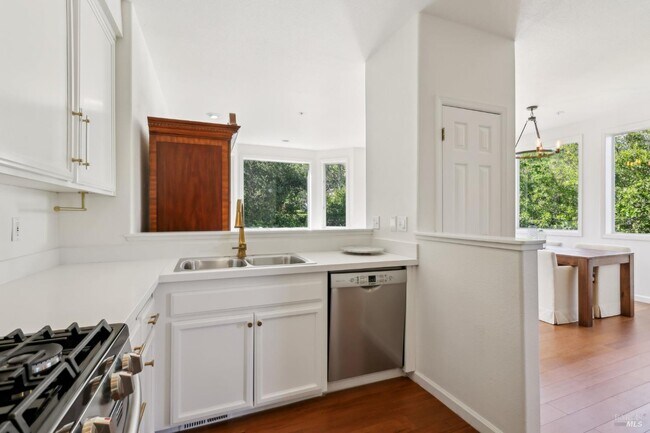 Building Photo - 9 Gable Ct