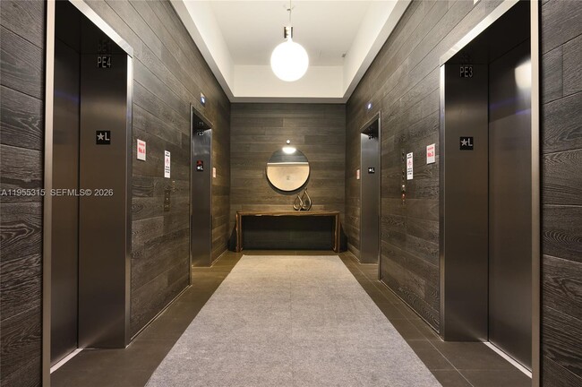 Building Photo - 1600 NE 1st Ave