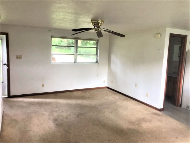 Building Photo - SPACIOUS 1br/1ba Zephyrhills Home, HUGE YA...
