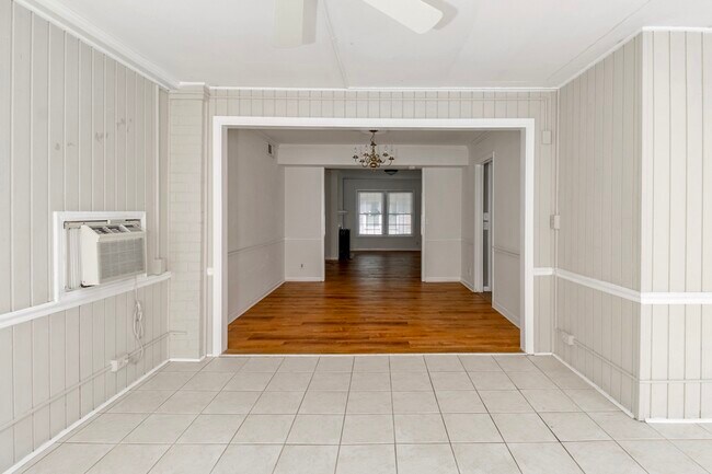 Living Room - 3000 Hillsboro Pike