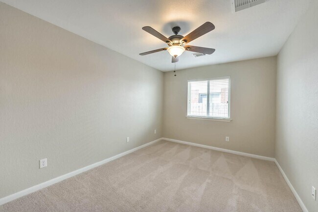Building Photo - 21115 Amber Crossing Dr