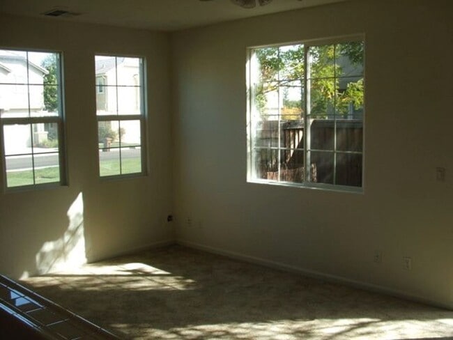 Building Photo - Great Coppergate End unit