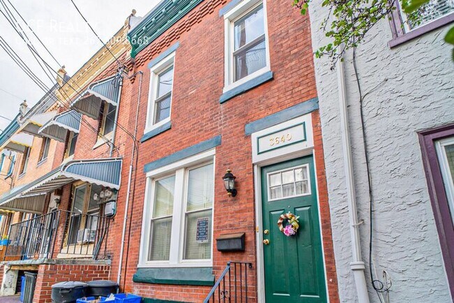 Building Photo - 3640 Calumet St