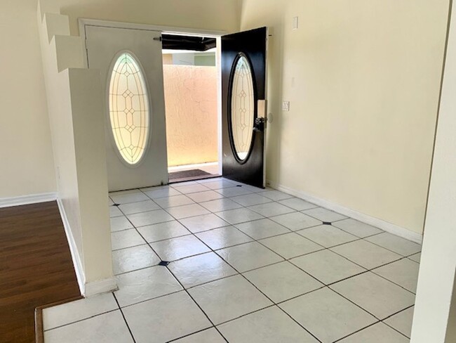 Building Photo - Location, Location, Location! Spacious Tow...
