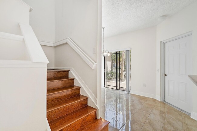 Building Photo - 2803 Sarento Pl