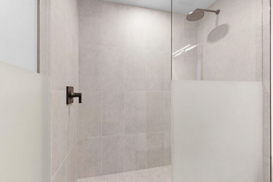 Building Photo - 501 NE 1st Ave