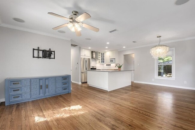 Building Photo - 5800 Chesterfield Ave