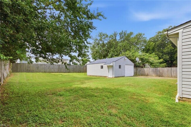 Building Photo - 5545 Aragon Dr