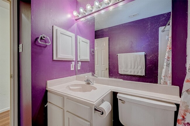 Building Photo - 7030 River Garden Dr