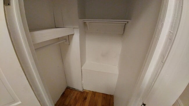 Building Photo - Large 3 bedroom, 2 bathroom freshly renovated house with stainless steel appliances!!