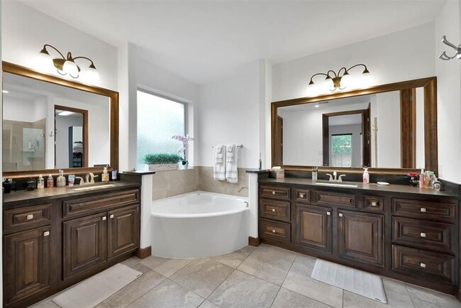 Building Photo - 51 Sandwell Place