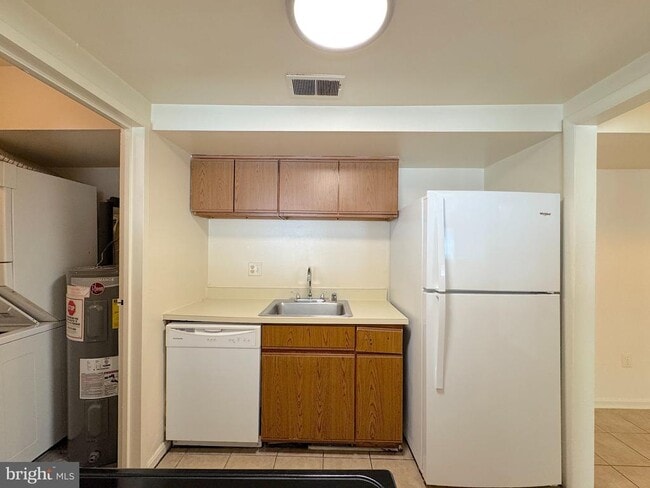 Building Photo - 8632 Walutes Cir