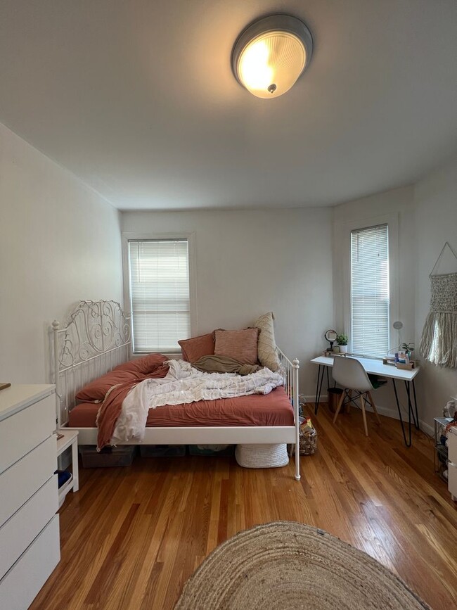 Building Photo - 38 Gorham St