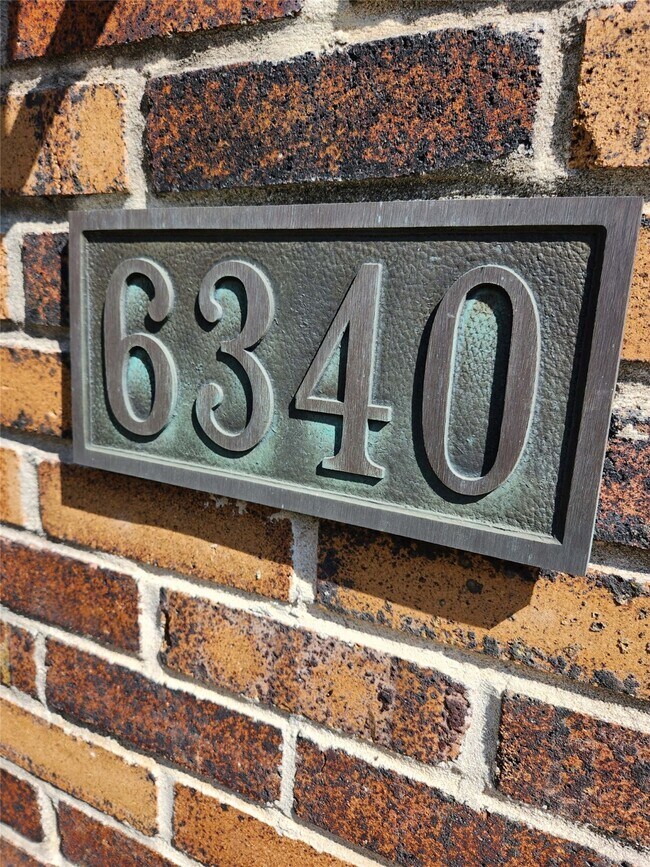 Building Photo - 6340 Chevy Chase Dr