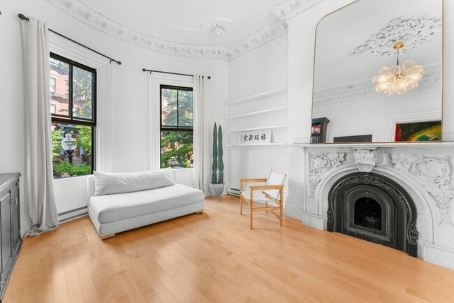 Building Photo - 18 Concord Square