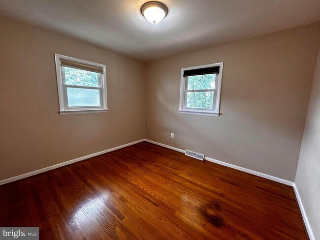 Building Photo - 119 Cardinal Ln