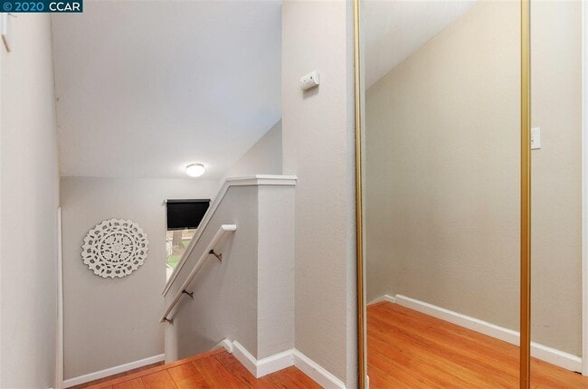 Building Photo - 2716 Oak Rd