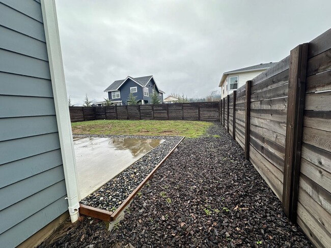 Building Photo - Application Pending - 4 Bedroom Home for R...