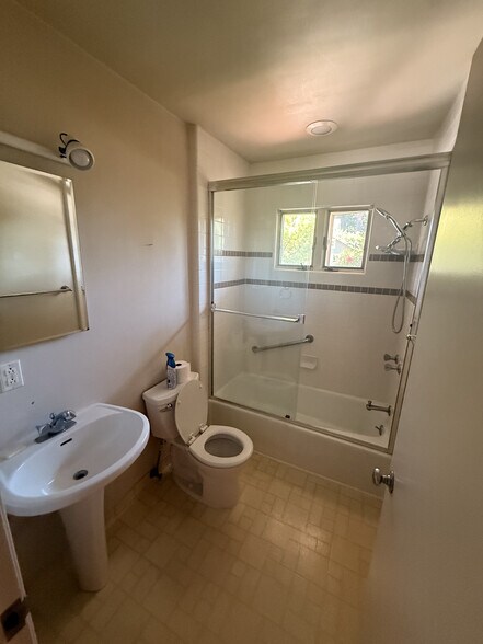 Building Photo - 1389 Chelsea Dr