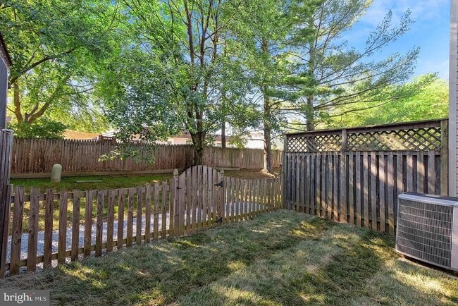 Building Photo - 10606 Tuppence Ct