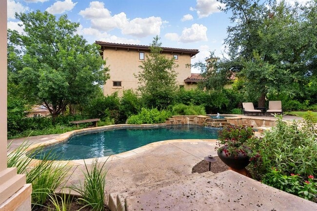 Building Photo - 308 Golden Bear Dr