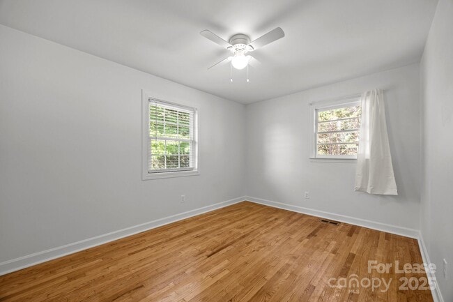 Building Photo - 136 Kent Dr