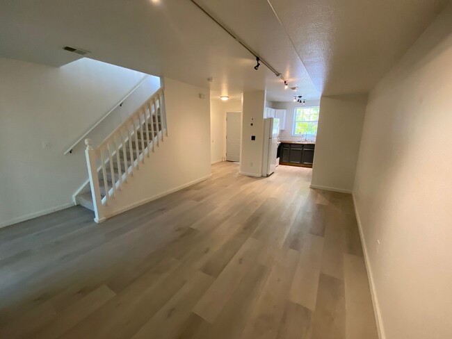 Building Photo - 2 Bedroom Townhome Near Buckley Air Force ...