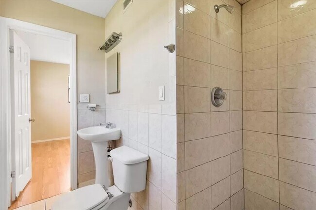 Building Photo - 600 S Oxalis Ave