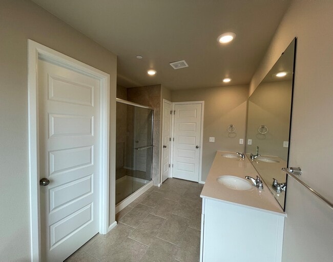 Building Photo - 913 Timberline Ave